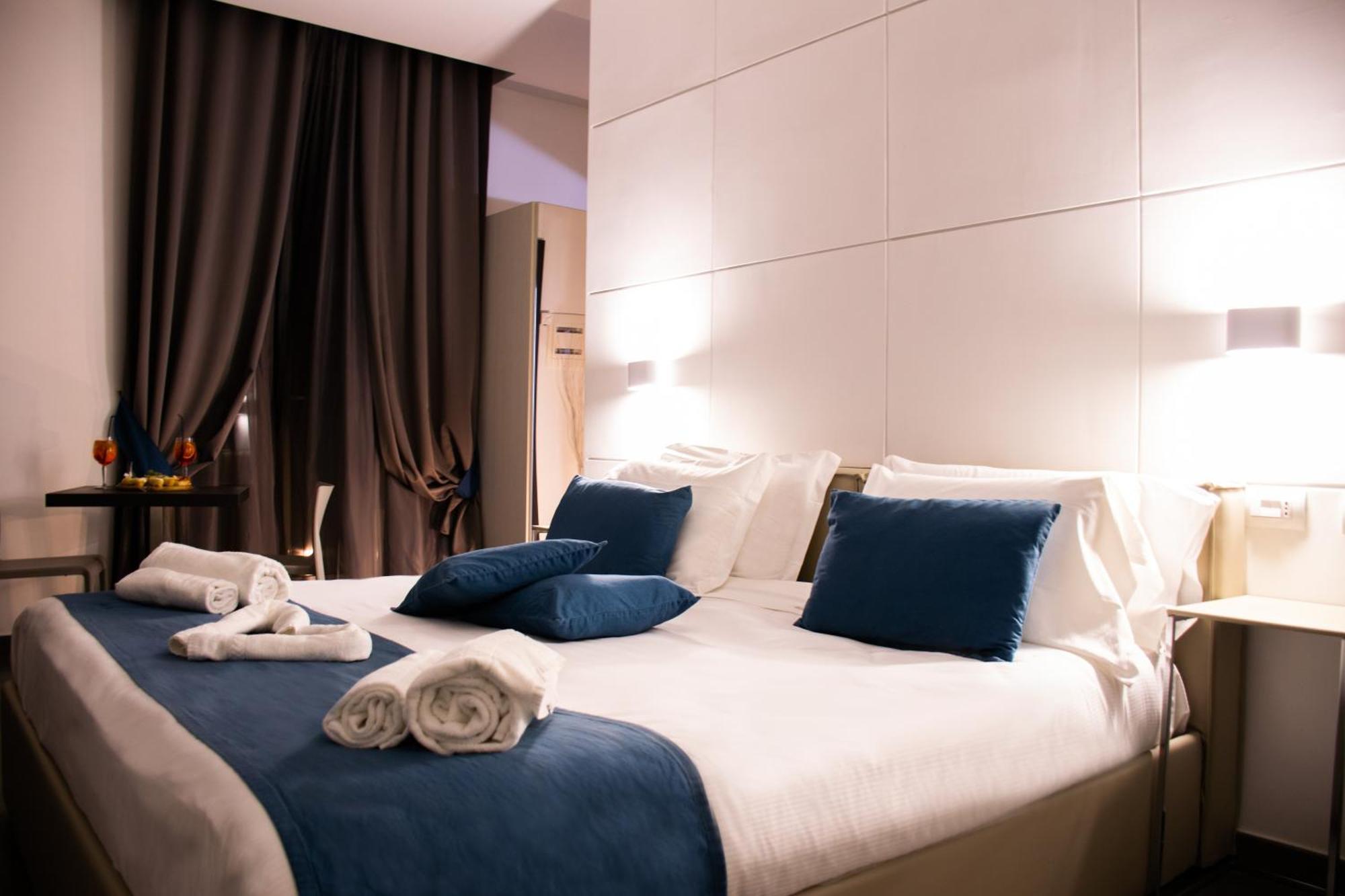 Megaris Luxury Suite Rooms Neapel Exteriör bild